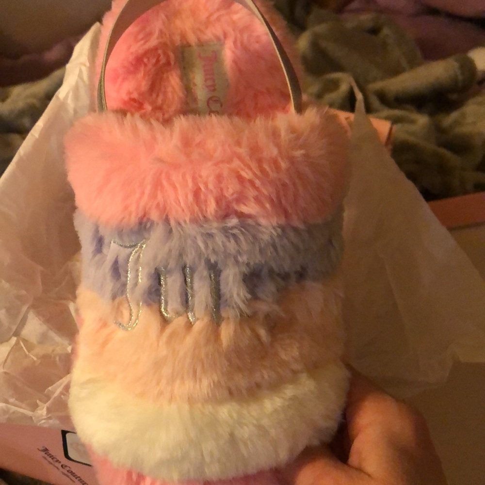 Girls Juicy Couture slippers 2/3 (womens 5 to 5.5)